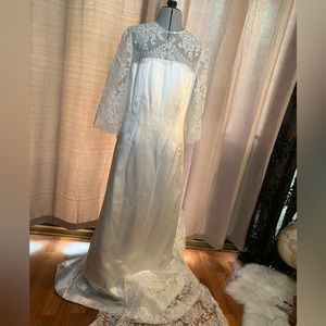 Beautiful Vintage Lace Wedding Dress